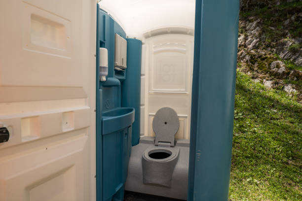 Best Portable restroom trailer rental  in Clarinda, IA